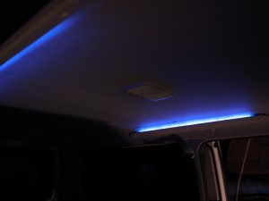 ハイエースの間接照明追加とデュアルカラーウィンカー施工
