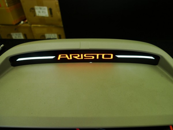 持込でアリストのハイマウントブレーキに車種名発光プレートを施工しました。