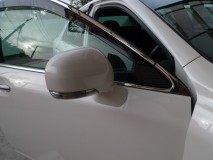 ミラーのポジション化にあたり運転席側はダッシュ裏にコネクター発見 助手席側は見当たらないのでドアパネル外しました。 耳を光らせるだけですが結構配線大変です・・。