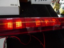LEDが1発死んでます。 それに伴い他のLEDも減光してしまいます。