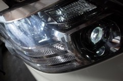 LEDはHIDとは違い点灯スピードが半端ない パッシングには威力を発揮します。 また車検もこのまま行ける場合が多く 走行性能・ドレスUPを兼ね備えています。