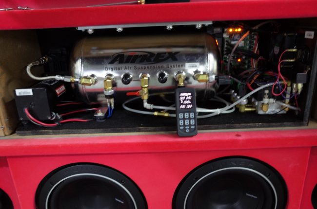 ３０アルファードのエアサスで 駐車中にエアーが勝手に上昇してしまうということで 電磁弁のエア漏れを修理しました。
