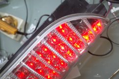 LEDが1発だけ消灯 他の2発が異常に明るい この症状のときはLEDの内部ショート 不具合のLEDを交換することで修理できます。