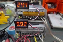 今回用意した試験電圧は９．９V この電圧だとセルモーターは確実に回りません。