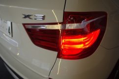 最近多いLED修理 X3は点灯用ドライバーに不具合が多く 比較的安く修理が可能