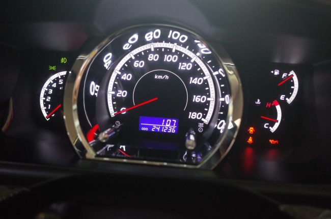 ハイエース 200系 2WD スピードメーター 液晶反転 LED打ち替え品