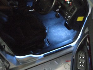 VOLVO V70 バニティランプとELチューブ