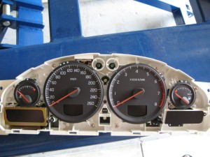 VOLVO V70 スピードメータ分解作業
