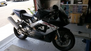 CBR600RRのヘッドライトHID施工