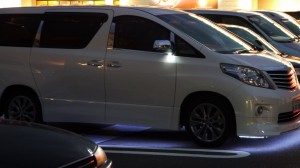 20前期型アルファードのスライドドアレールLED施工