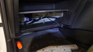 C26セレナのホーン交換作業とコンソールボックスイルミ施工