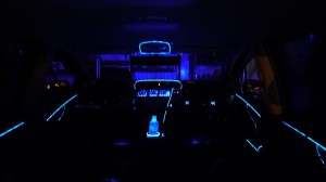 プリウスにELチューブのイルミ施工