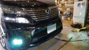 ヴェルファイヤの５５Wヘッドライトハイワッテージ施工