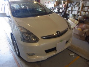 10系ウィッシュのポジション球交換とヘッドライトクリーニング