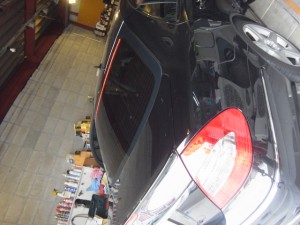 W211 Mercedes AMGのハイマウントブレーキランプ施工