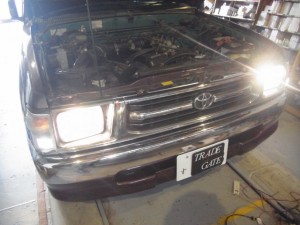 ハイラックスのヘッドライトHID　５０００K