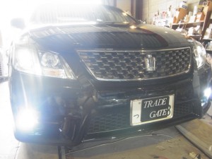 20系最終型クラウンの室内灯ＬＥＤ（電球色）とカーテシ・フットイルミ交換