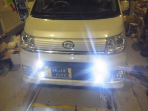 ムーヴのアイラインテープLED施工と４０Wデイライト施工