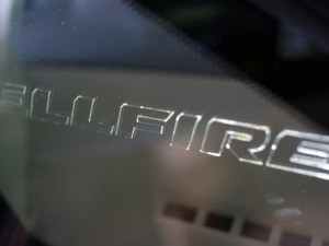 ヴェルファイヤの三角窓のデコレーションプレート取付