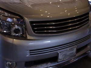 VOXYのフォグHID交換とグリルイルミ・フォグLEDリング施工