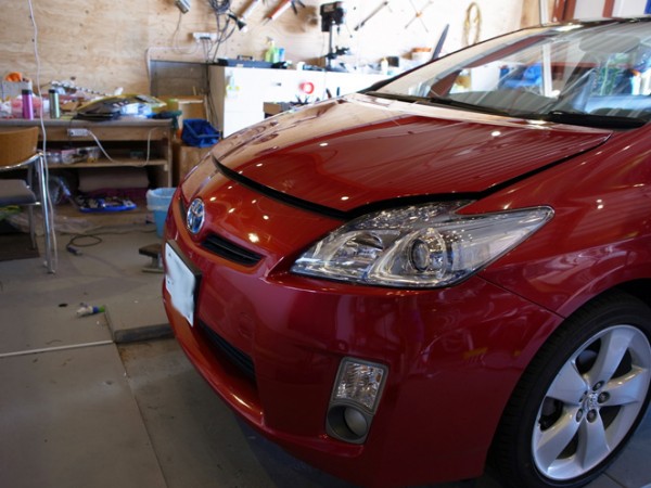 常連様の車両入れ替えでプリウスでご来店いただきました。 ヘッドライトのｲｶﾘﾝｸﾞも施工予定でしたが予想外にクラッツィオのシートカバーが大変みたいで HIDにするだけで力尽きてしまいました。