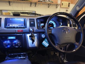 ハイエースの後付ｽﾏｰﾄｷｰ・ﾌﾟｯｼｭｽﾀｰﾄｼｽﾃﾑ施工