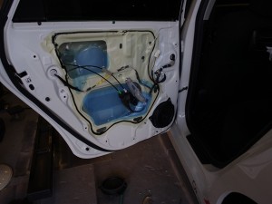 G’sプリウスのリアスピーカー交換