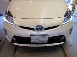プリウスの室内パネル周りLED打ち替えとリアドアのカーテシーランプ施工