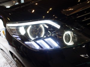 アルファードのネオンチューブLEDアイブロー施工