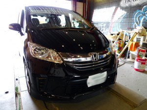 新型フリードのホーン取付とグリル加工