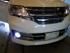 C26セレナのUSBチャージャー取付とフォグランプHID取付