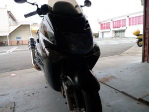 マジェスティー１２５CCのヘッドライトHID化施工