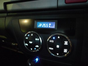 ハイエースの打ち替えとリアハッチ室内灯LEDの追加