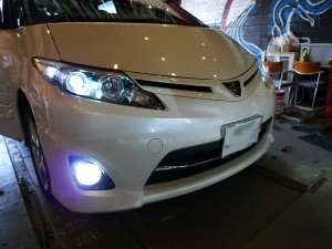 エスティマのヘッドライトハイワッテージ加工