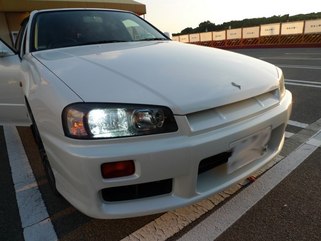 スカイラインR34のヘッドライトHID施工 | トレードゲート
