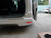 セレナのリアリフレクター取付