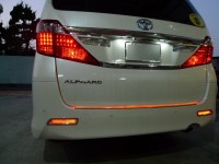 ２０アルファードのハイマウントランプポジション化とゲートイルミ施工