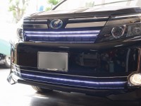 80VOXYのグリルイルミ施工
