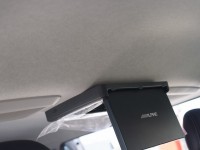 200系4型ハイエースのフリップダウンモニター取付