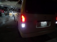 ハイエースのテールランプ純正戻し