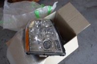 エスカレードのヘッドライト日本仕様改善（郵送）