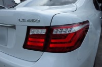レクサスLS460のテールランプ交換