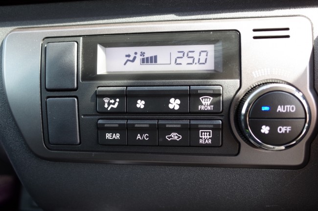 週末割【送料込】ハイエース200系　LED打ち替え済み　エアコンスイッチパネル ハイエース 200系 3型 エアコンスイッチパネル LED打替え | LED