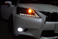 フォグは爆光仕様のLEDです。 ウィンカーも1発1000円と安いバルブですが明るさはMAXです。