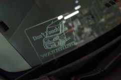 セキュリティプレートは ネットに転がっている車両イラストを流用 レーザー加工なのでjpgデータがあれば彫刻できます。