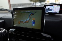 Mercedes Gクラス ゲレンデの後部座席用モニター設置とフロントモニター交換