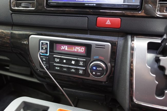 ハイエース4型のエアコンパネル打ち換えと液晶反転 | トレードゲート