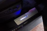 エルグランドのシーケンシャルシリコンチューブ施工とスカッフプレートイルミ修理