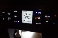 セレナのエアコンパネルや他のスイッチをきれいな白色発光LEDに交換
