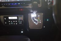 ハイエースの室内パネル類の照明LEDを白色に変更しました。